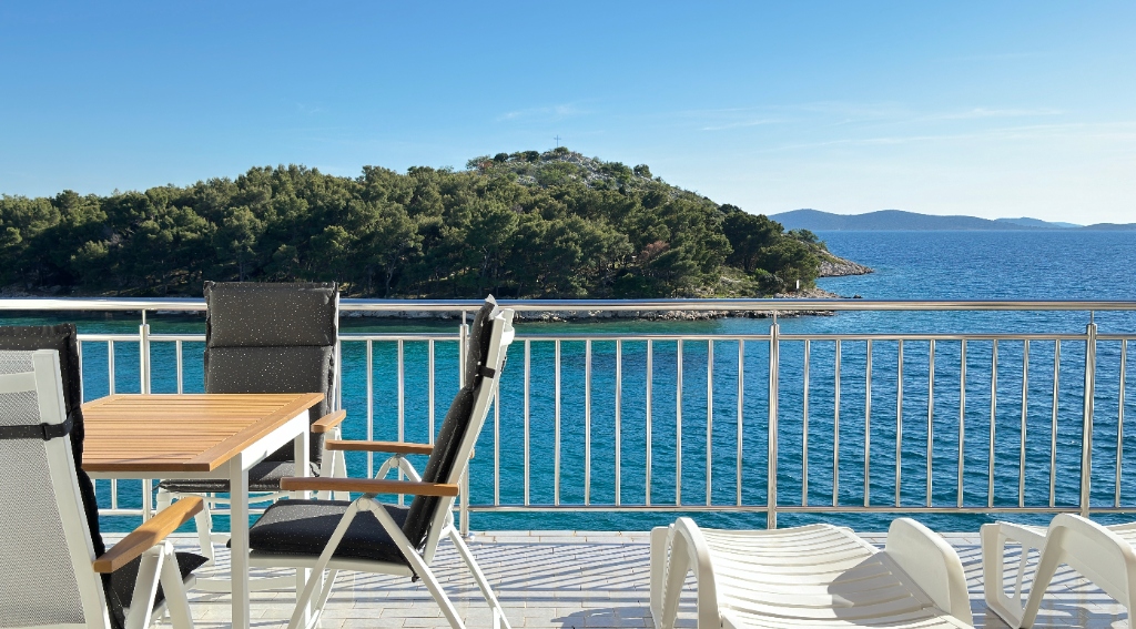 Silent Luxury. Redefined.